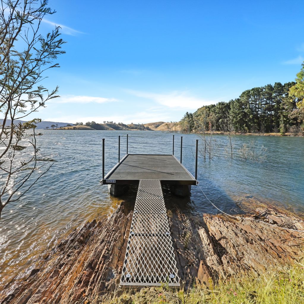 Lake Eildon Retreat – Breathtaking Views – Sleeps 12