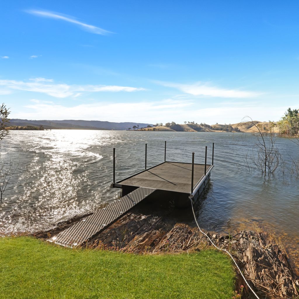 Lake Eildon Retreat – Breathtaking Views – Sleeps 12