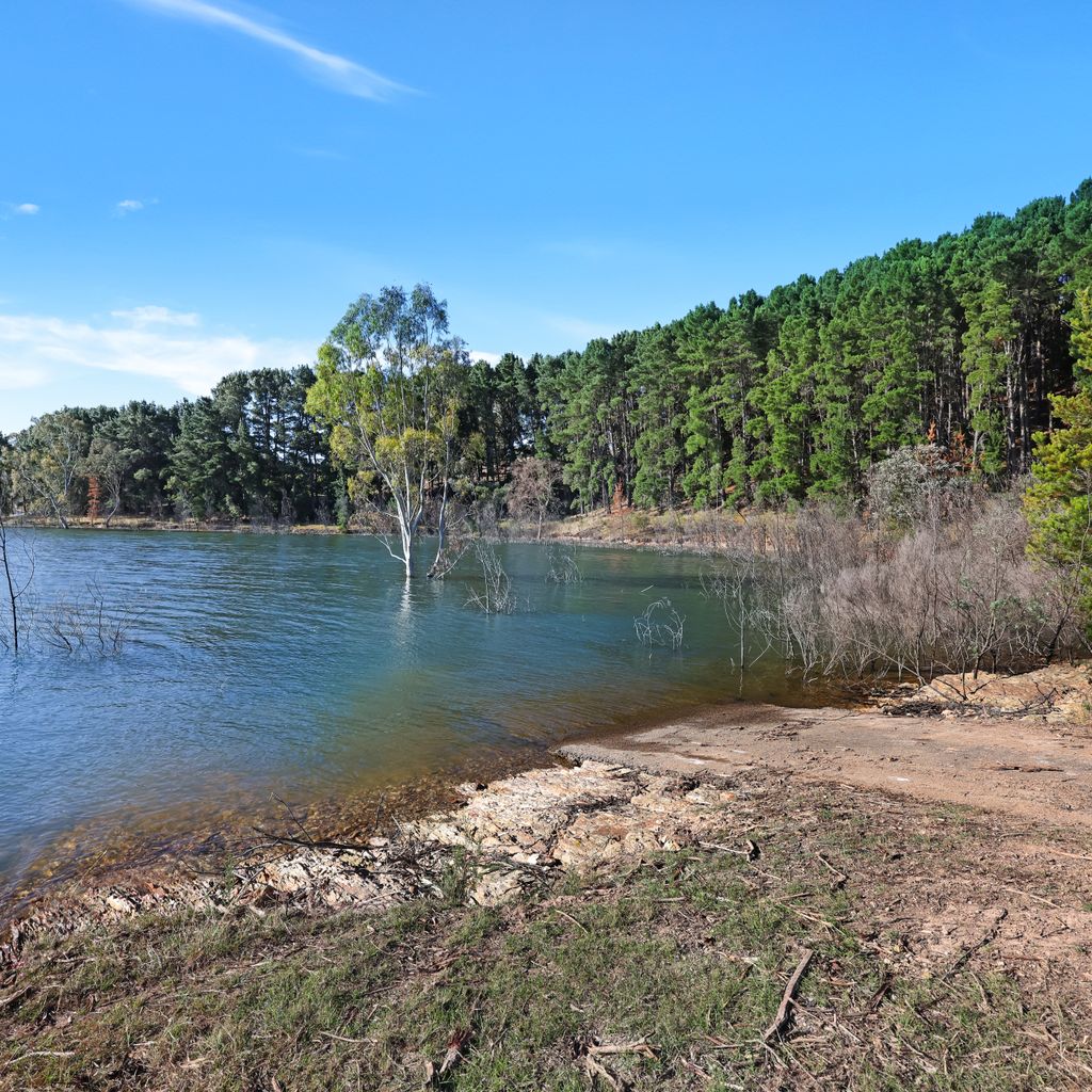 Lake Eildon Retreat – Breathtaking Views – Sleeps 12