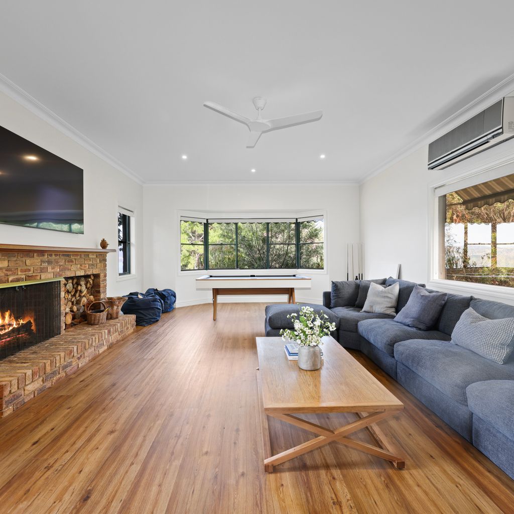 Lake Eildon Retreat – Breathtaking Views – Sleeps 12