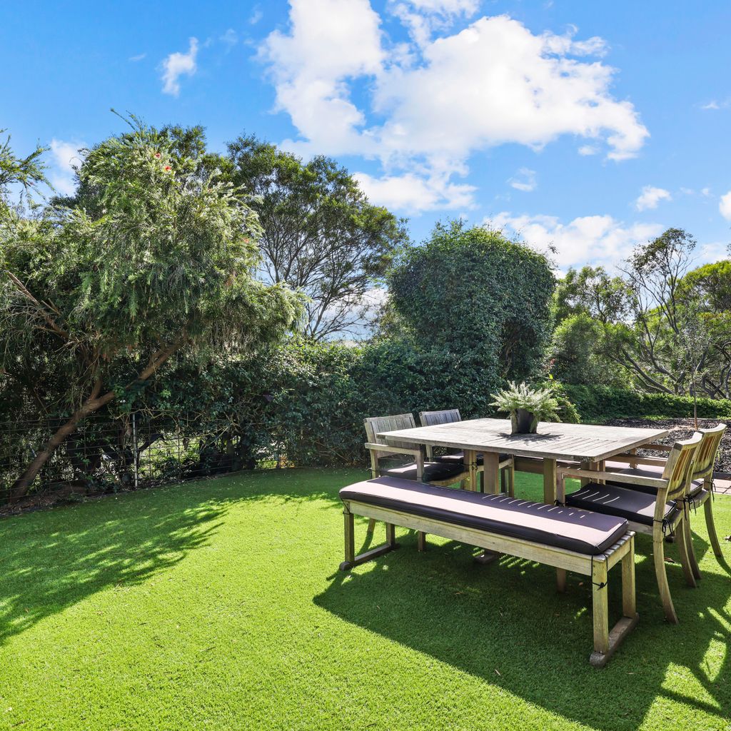 Lake Eildon Retreat – Breathtaking Views – Sleeps 12