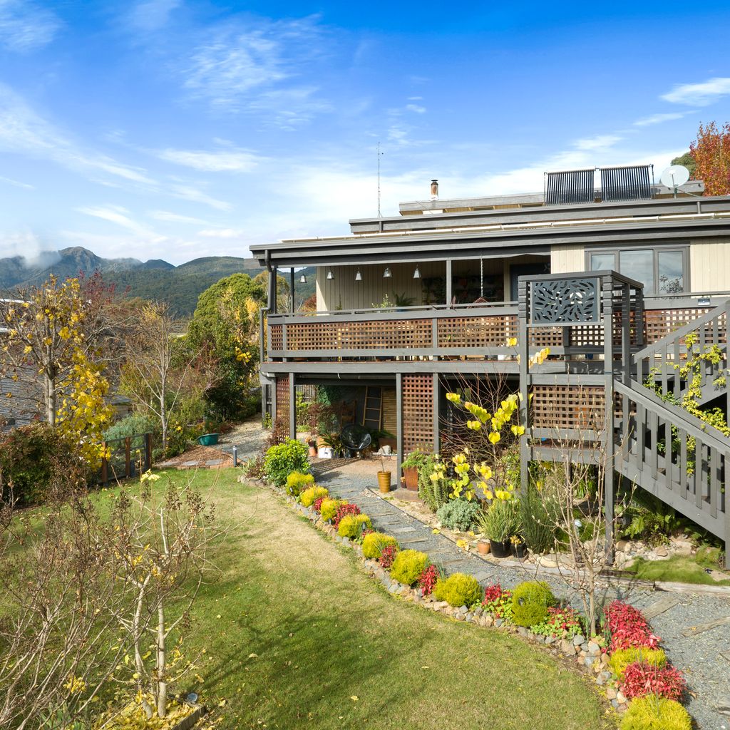 Luxury 5BR Mountain Home | Mt Buller Views