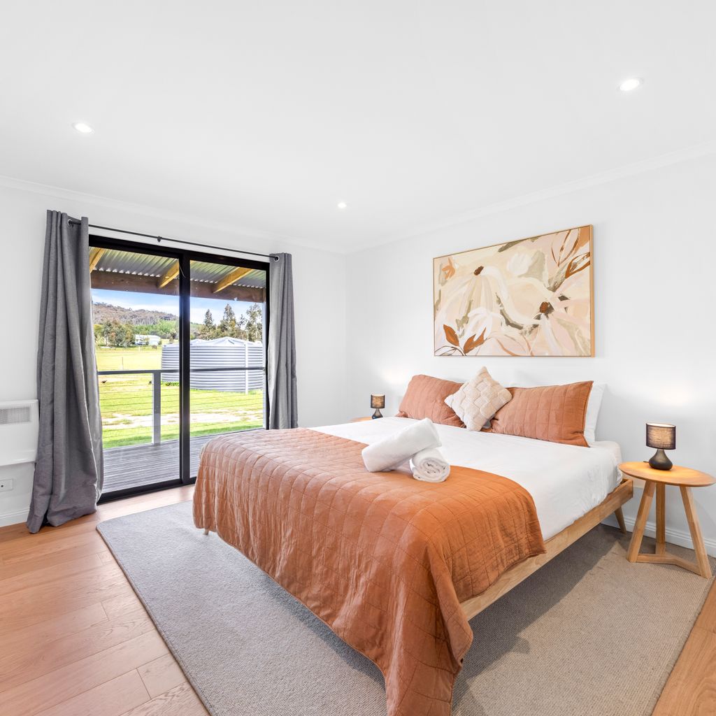 Kelly Creek Farm – Tolmie – Sleeps 10