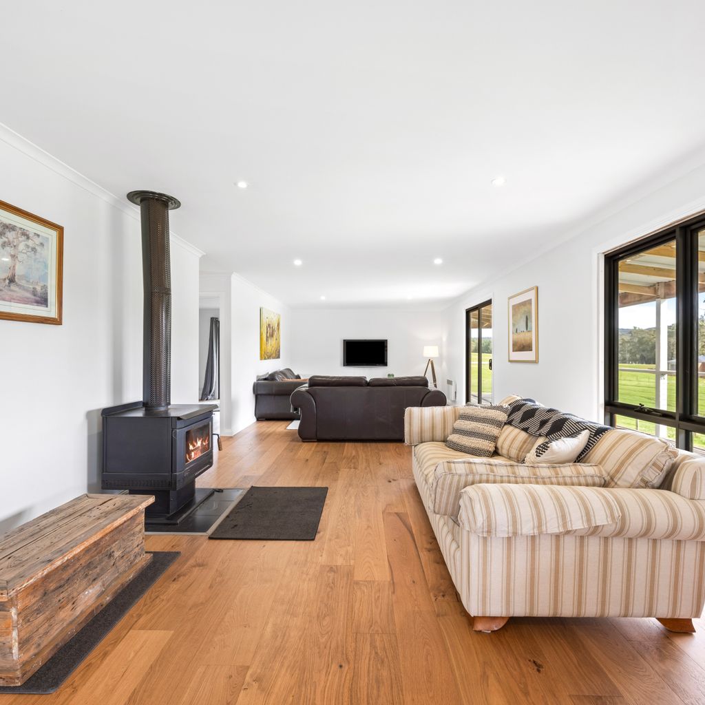 Kelly Creek Farm – Tolmie – Sleeps 10