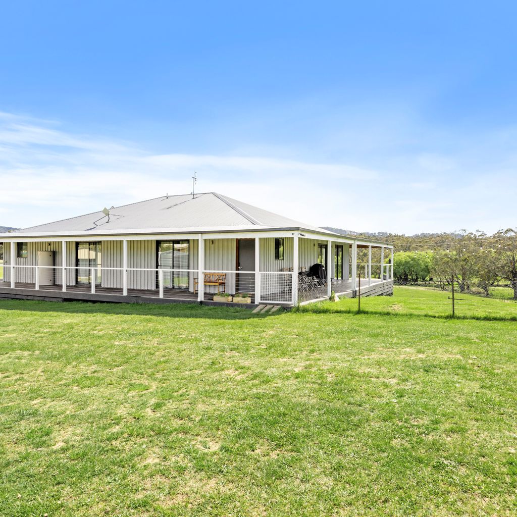 Kelly Creek Farm – Tolmie – Sleeps 10