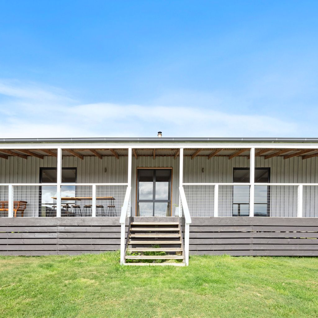 Kelly Creek Farm – Tolmie – Sleeps 10