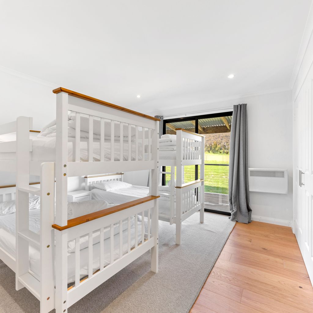 Kelly Creek Farm – Tolmie – Sleeps 10