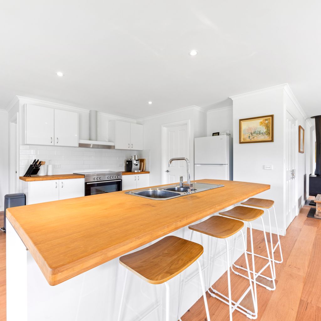 Kelly Creek Farm – Tolmie – Sleeps 10