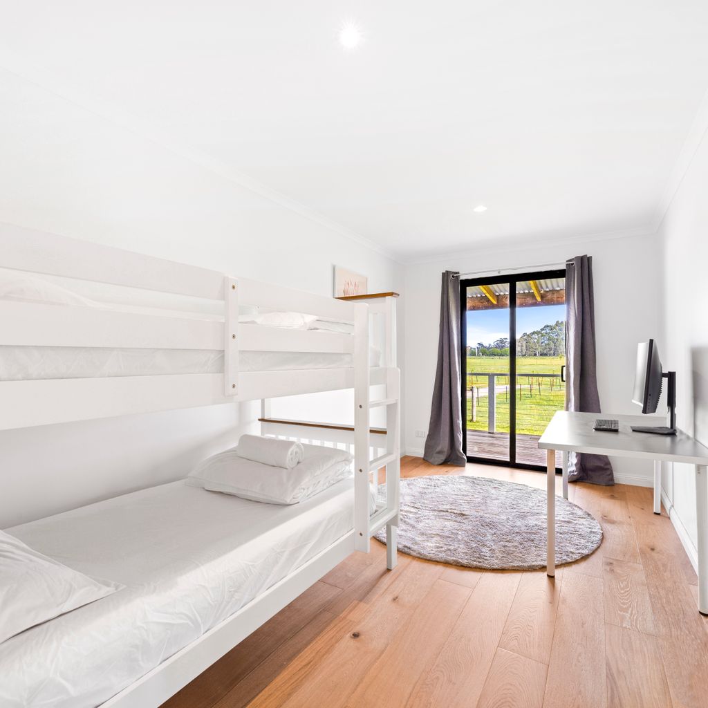 Kelly Creek Farm – Tolmie – Sleeps 10