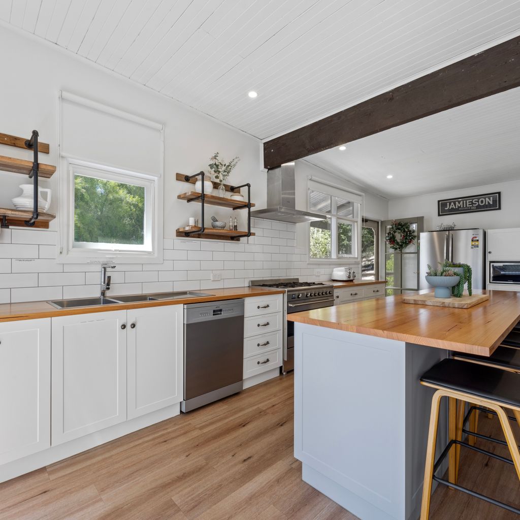 Paradise Retreat Lakehouse – Jamieson – Sleeps 10