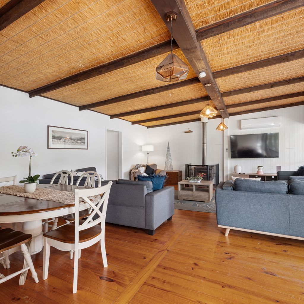 Paradise Retreat Lakehouse – Jamieson – Sleeps 10