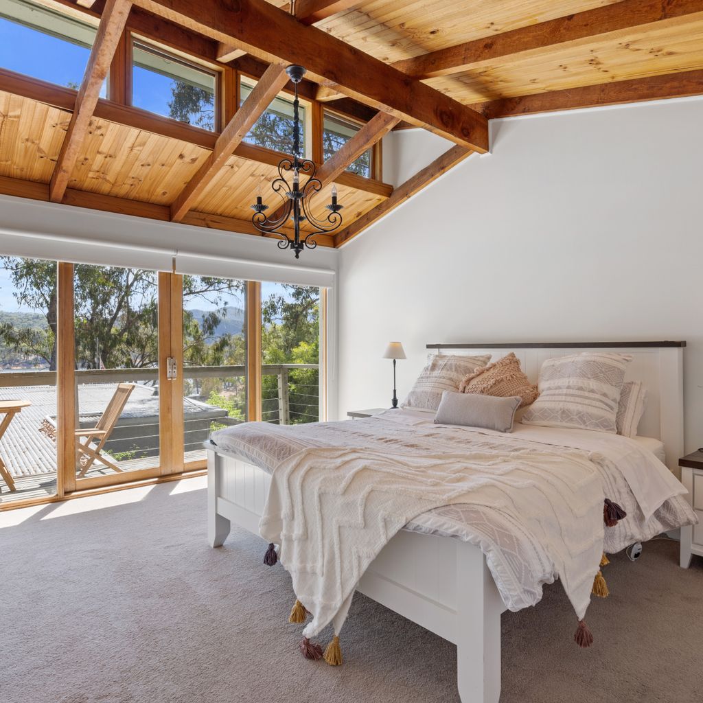 Paradise Retreat Lakehouse – Jamieson – Sleeps 10