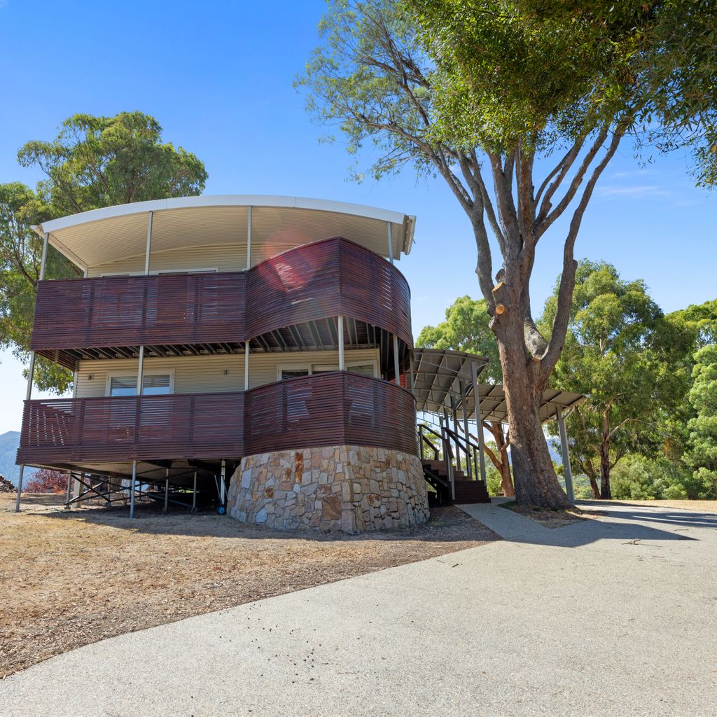 Eagles Nest – Merrijig – Sleeps 10
