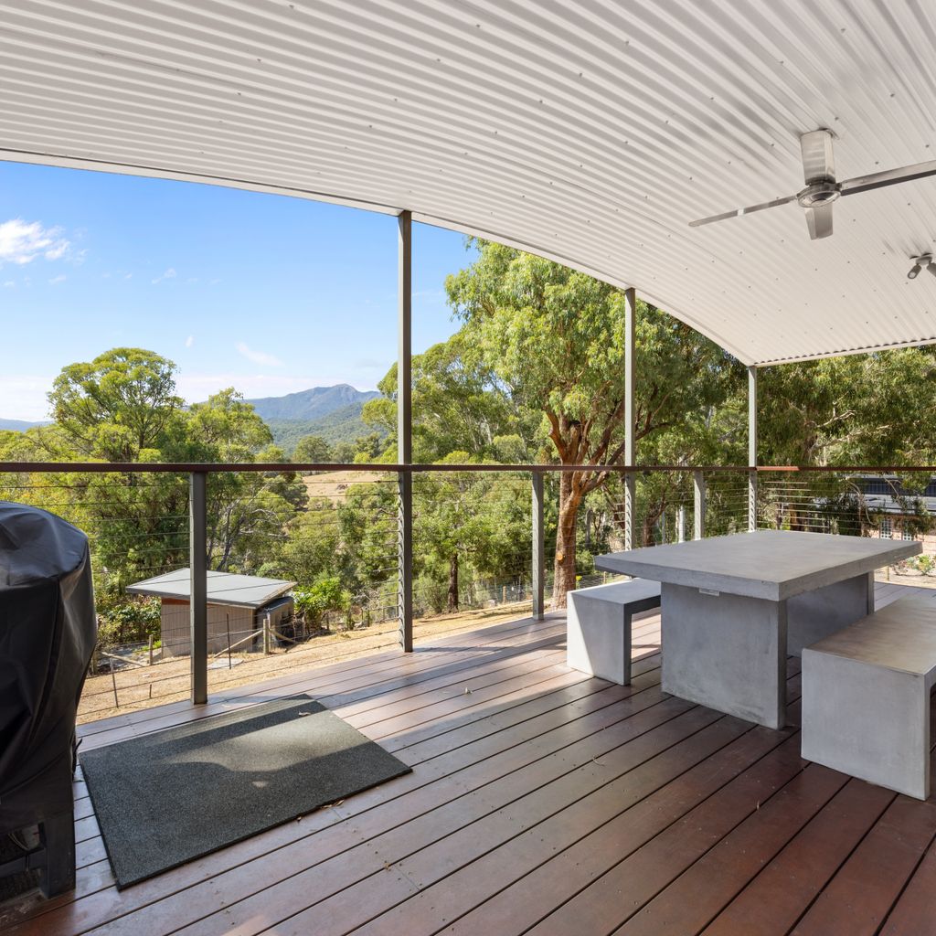 Eagles Nest – Merrijig – Sleeps 10