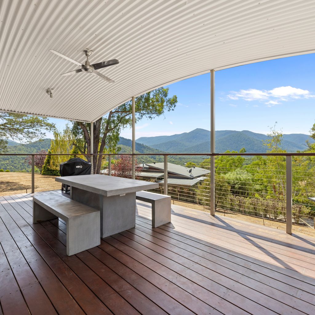 Eagles Nest – Merrijig – Sleeps 10