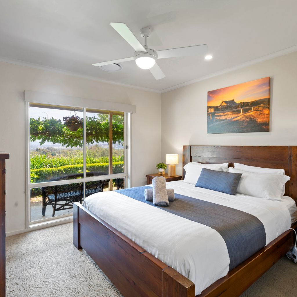 Monkey Gully Retreat – Pool – Mansfield – Sleeps 9