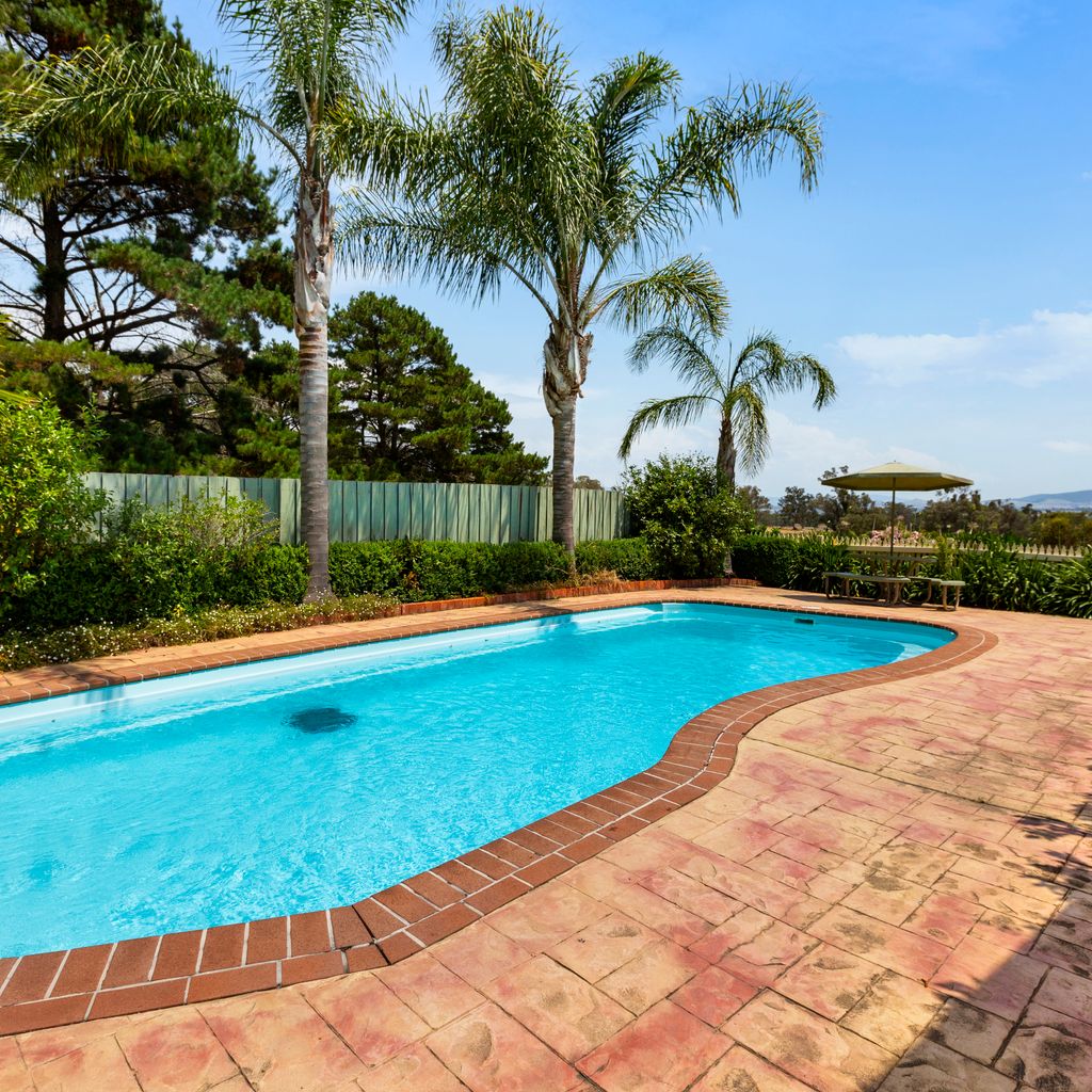 Monkey Gully Retreat – Pool – Mansfield – Sleeps 9