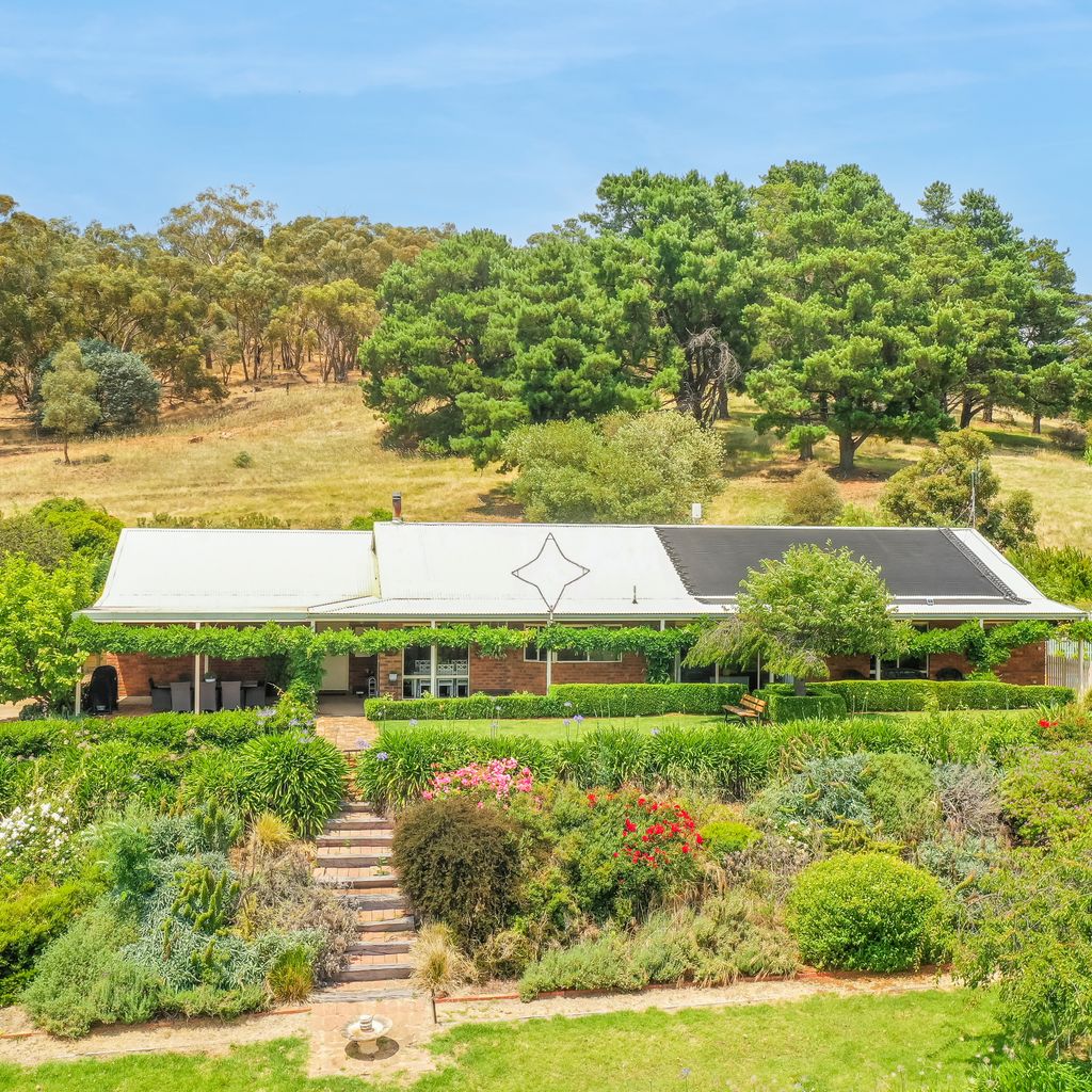 Monkey Gully Retreat – Pool – Mansfield – Sleeps 9