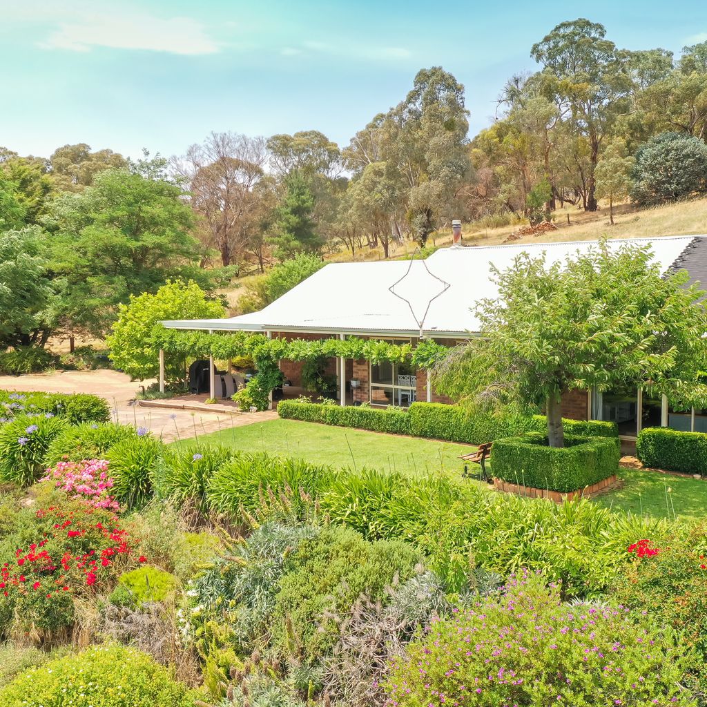 Monkey Gully Retreat – Pool – Mansfield – Sleeps 9