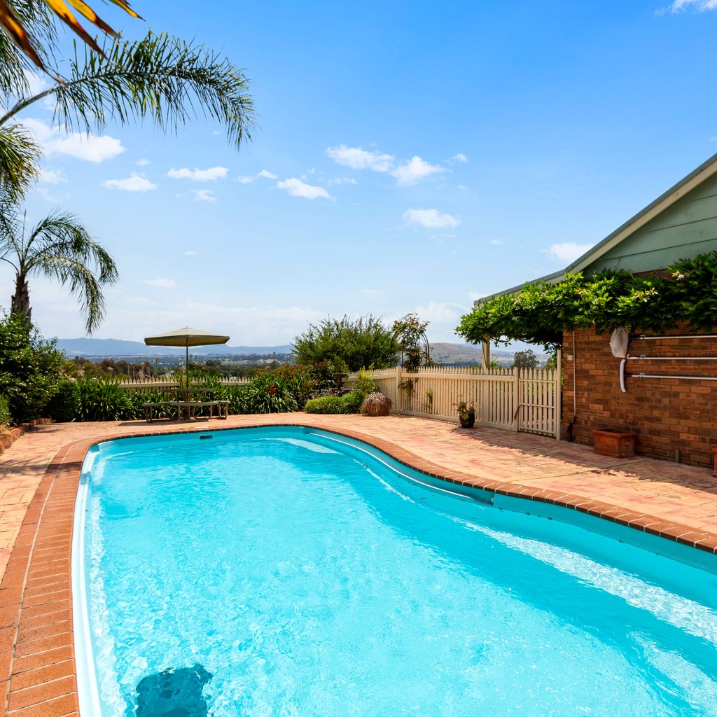Monkey Gully Retreat – Pool – Mansfield – Sleeps 9
