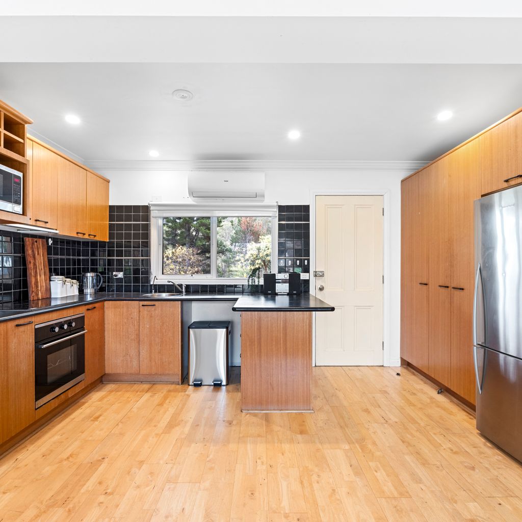 Serene 2BR Retreat in Goughs Bay – Steps from Nature & Water