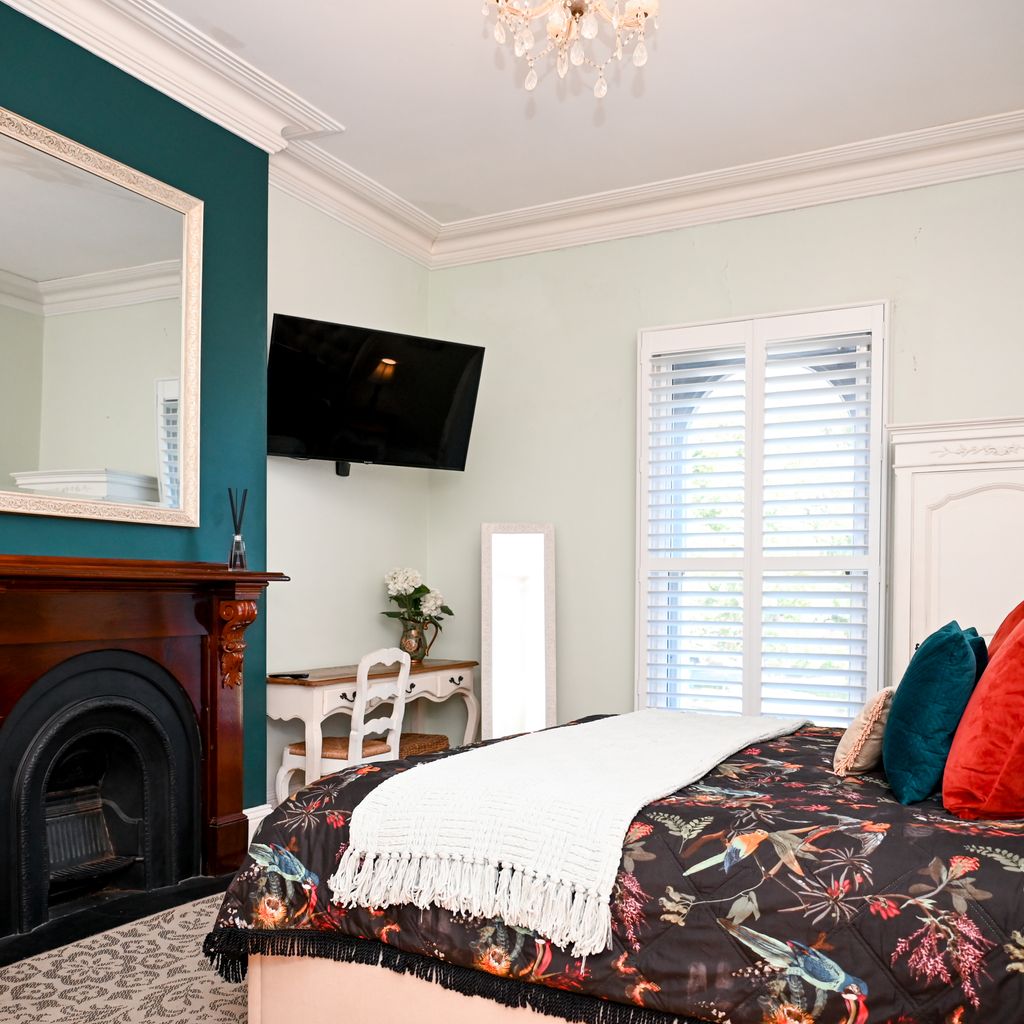 Deck Quarters – King Suite with Spa