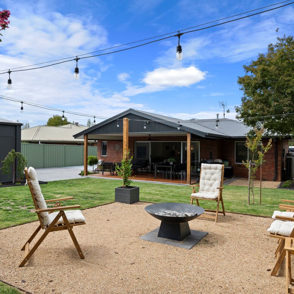 Mansfield Retreat by the Golf Course