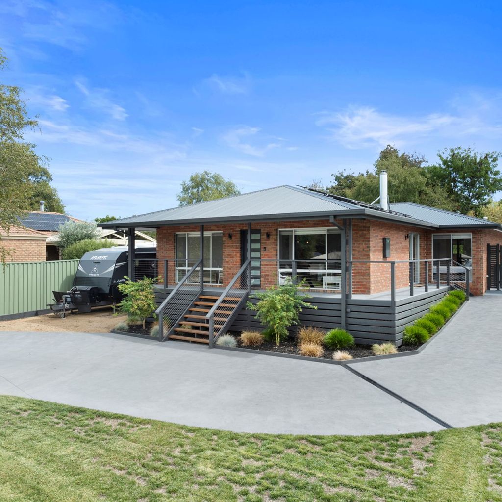 Mansfield Retreat by the Golf Course