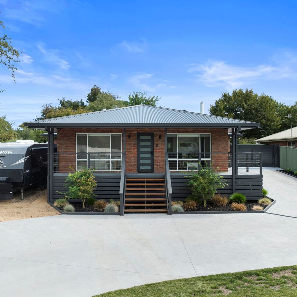 Mansfield Retreat by the Golf Course