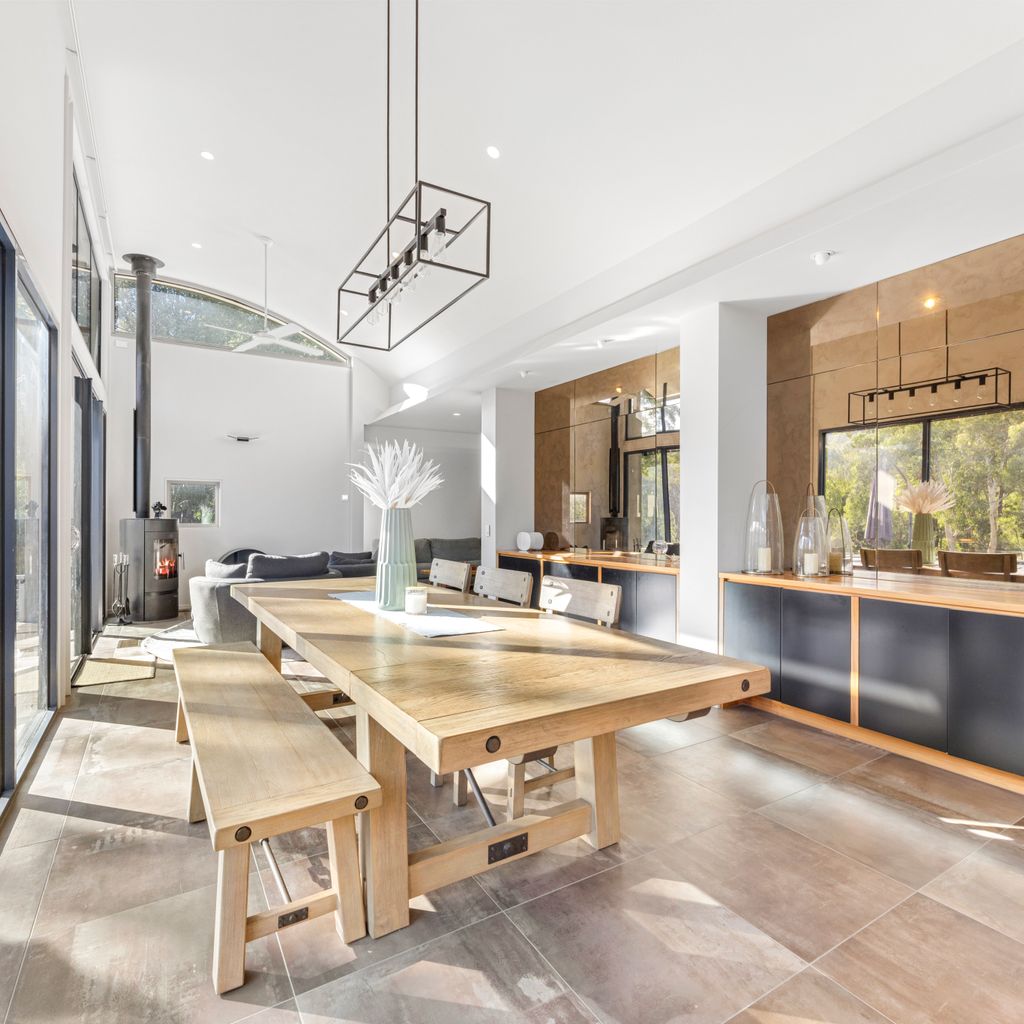 Riverfront Alpine Retreat – Mt Buller Gateway – Sleeps 10