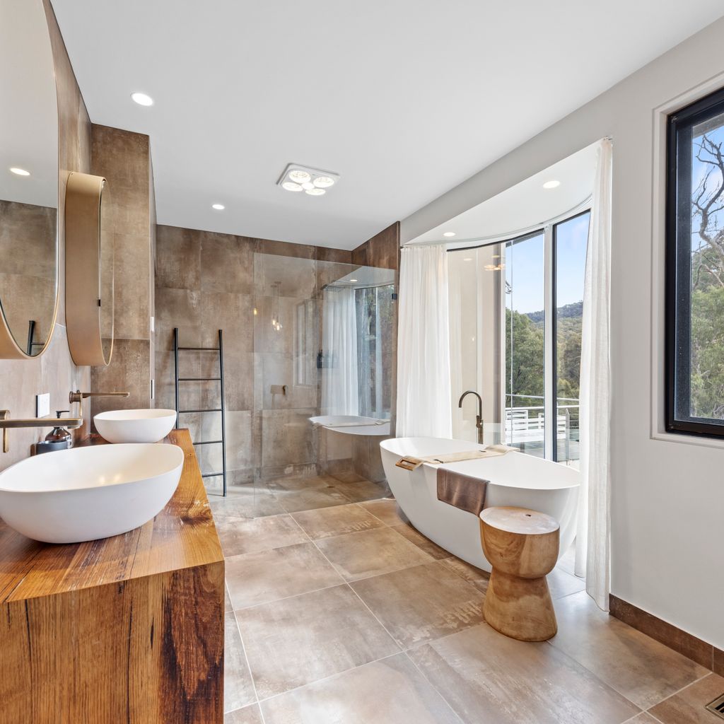 Riverfront Alpine Retreat – Mt Buller Gateway – Sleeps 10
