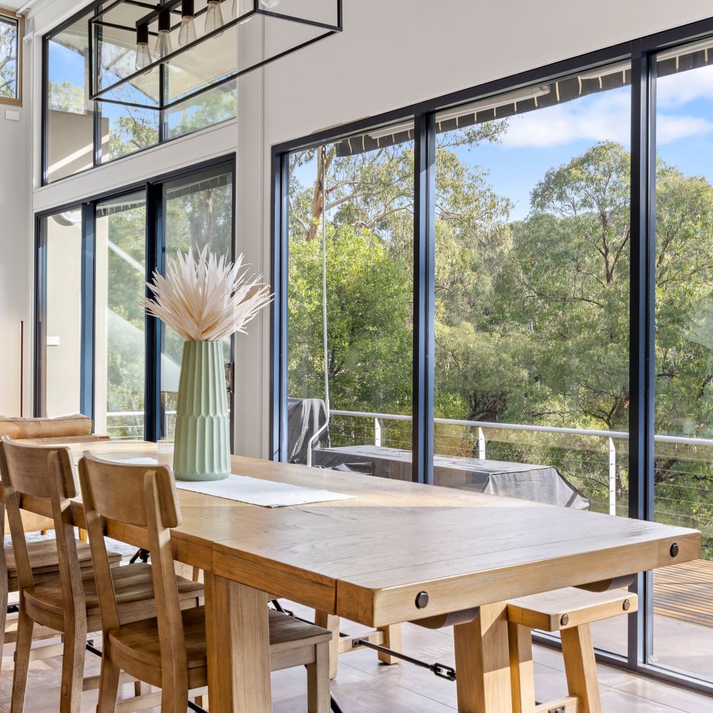 Riverfront Alpine Retreat – Mt Buller Gateway – Sleeps 10