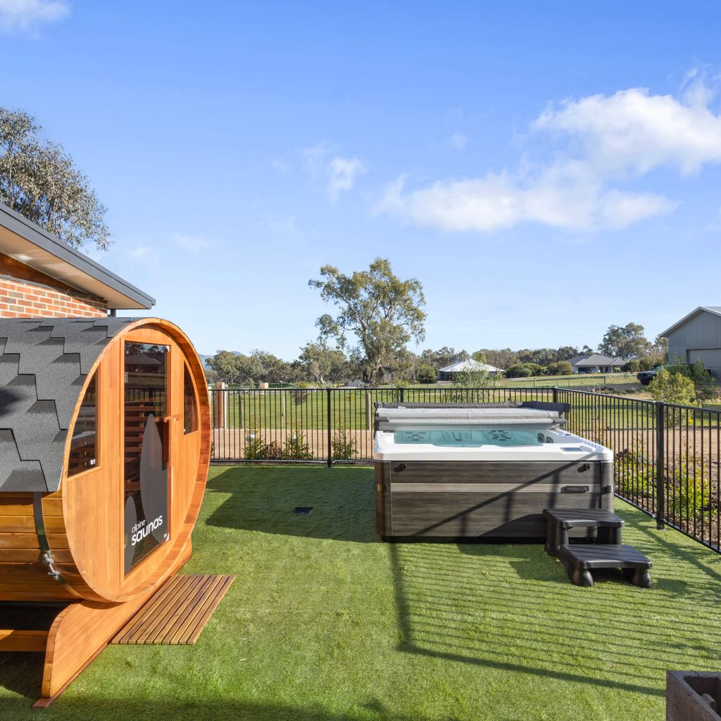 Relax & Explore Mansfield – SPA and SAUNA