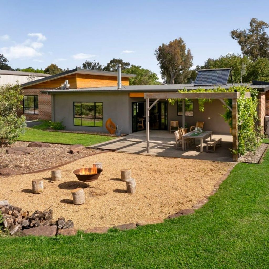 Relax & Explore Mansfield Spacious Family Retreat Near Mt Buller