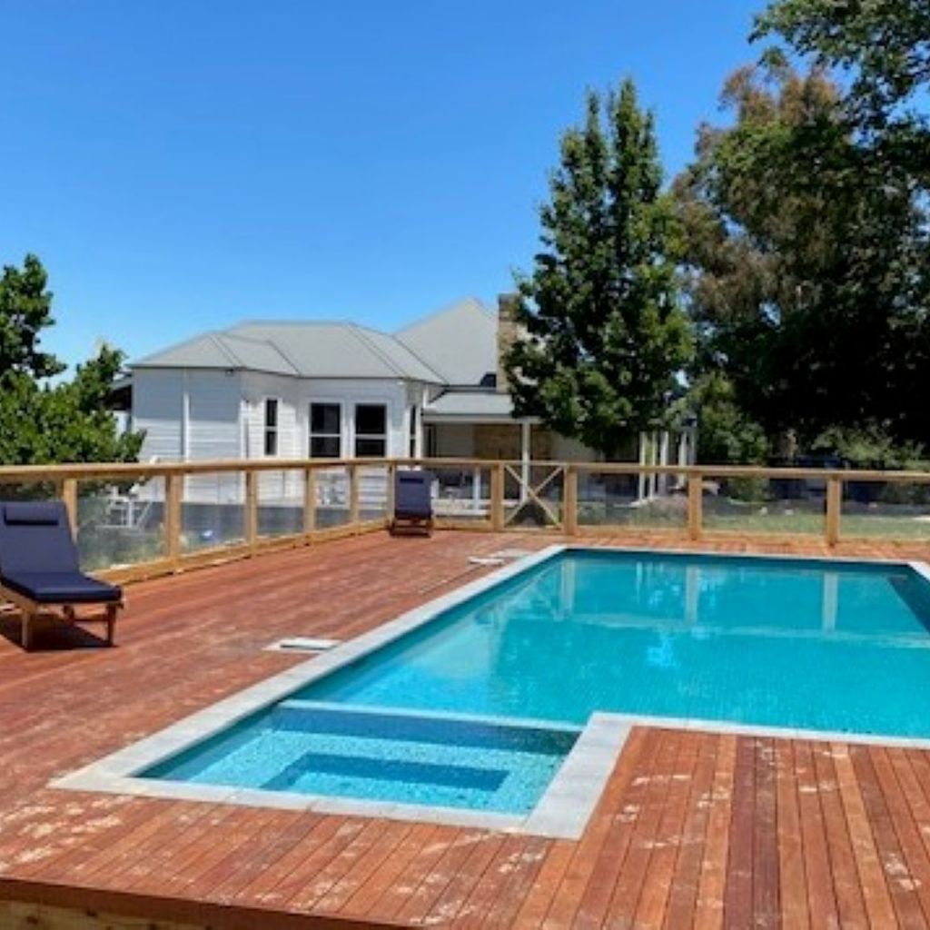Tabletop Farm – Pool – Tolmie