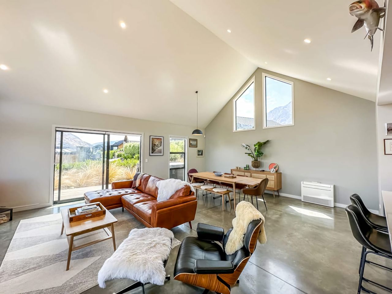 Open plan lounge dining area