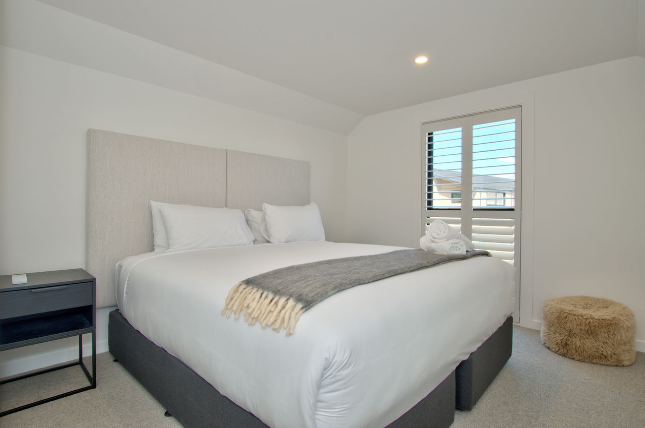 Bedroom 5 (upstairs) - can be setup as either 2 singles or 1 King. (shown here as a king)