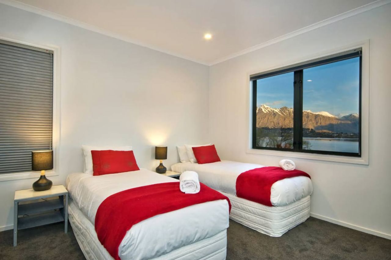 Bed 4 - can be 2 singles or 1 Superking