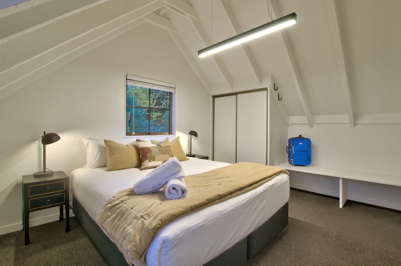 Bedroom 2 - Can be setup as either 2 singles or a King (please let us know which you prefer when you book)