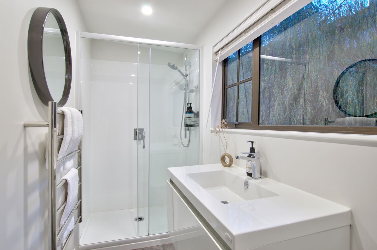 Upstairs bathroom (shared with Beds 2 & 3) Has shower and toilet