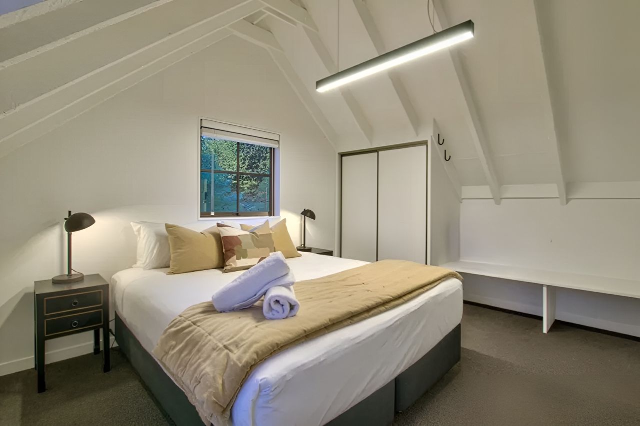 Bedroom 2 - Can be setup as either 2 singles or a King (please let us know which you prefer when you book)