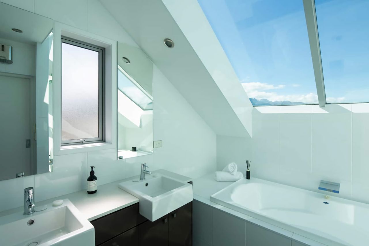 A bath with a view to the sky in the Master Ensuite