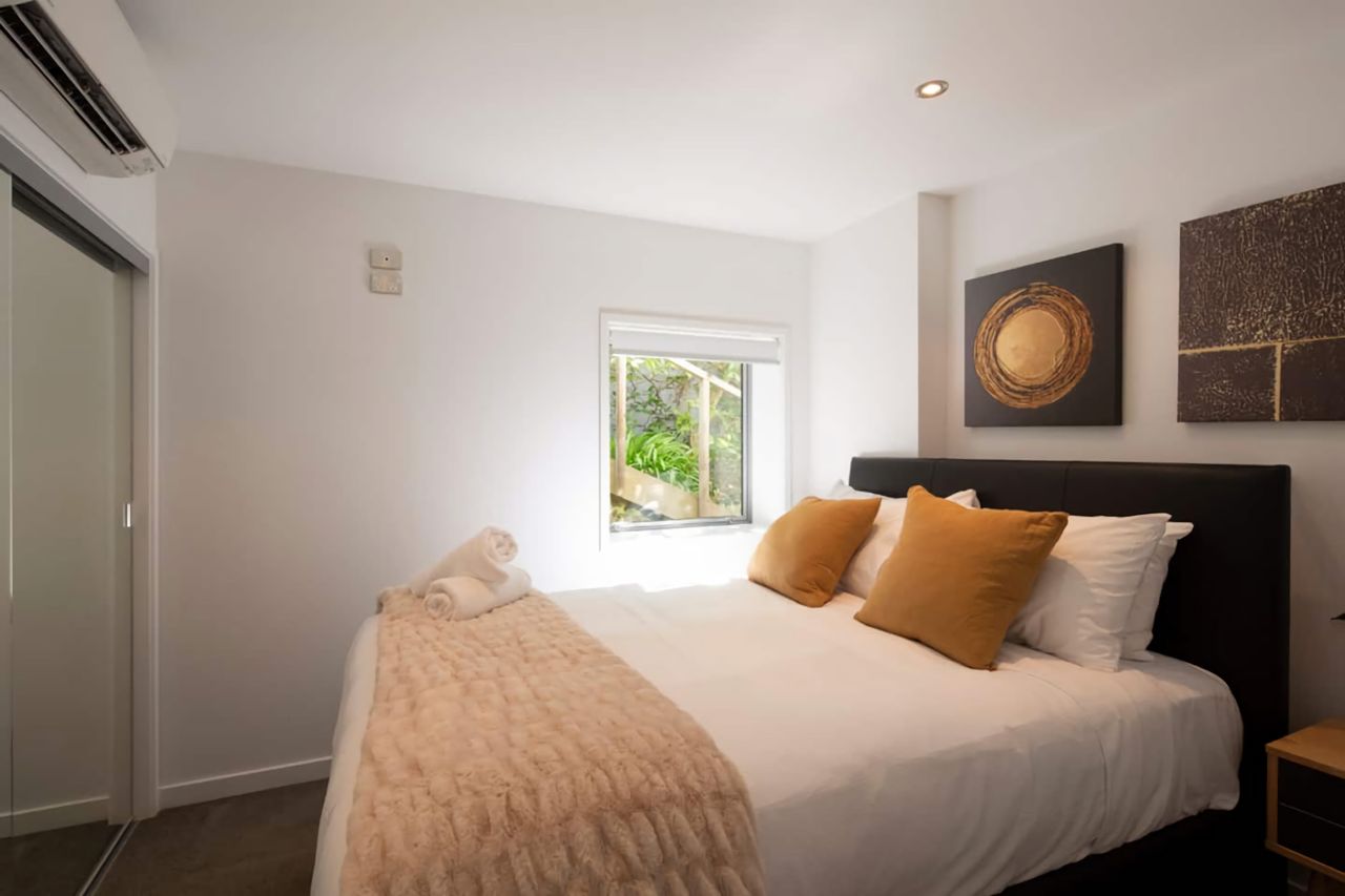 Bedroom 2 - Queen bed