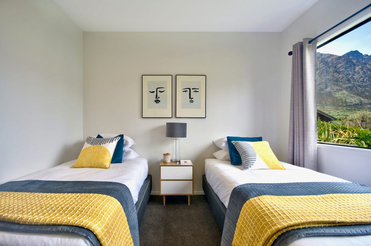 Bed 2 - 2 single beds