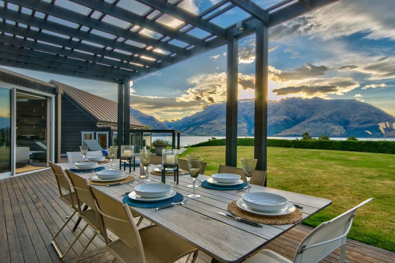 What better way to spend an evening with friends or family than sitting on the deck enjoying the sunset and a fantastic meal - not to mention some local wine.