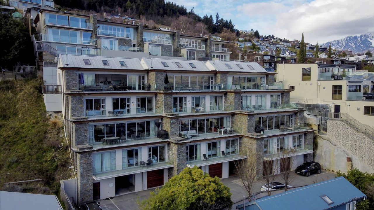 Catalina Apartment Complex - seperate garage with extra off street carpark