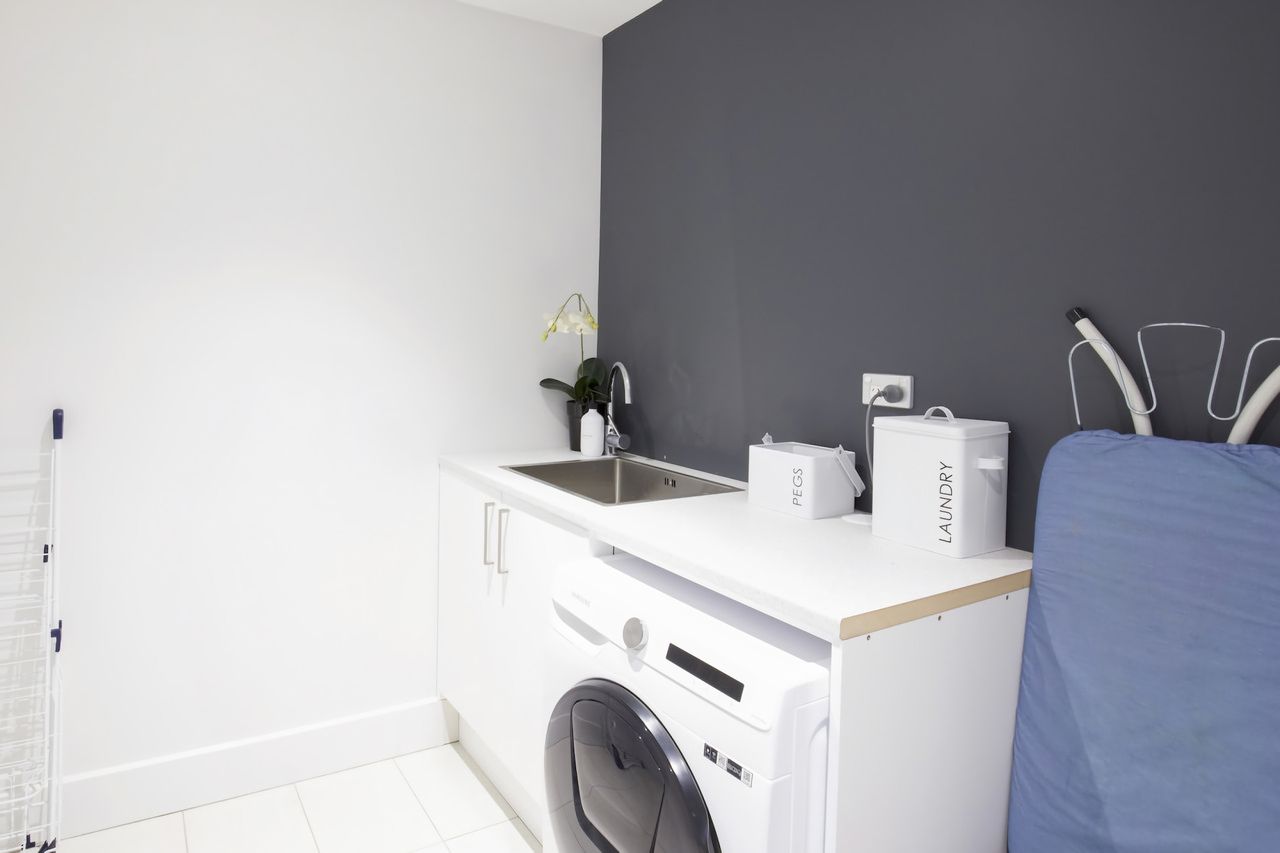 Fully equipped laundry