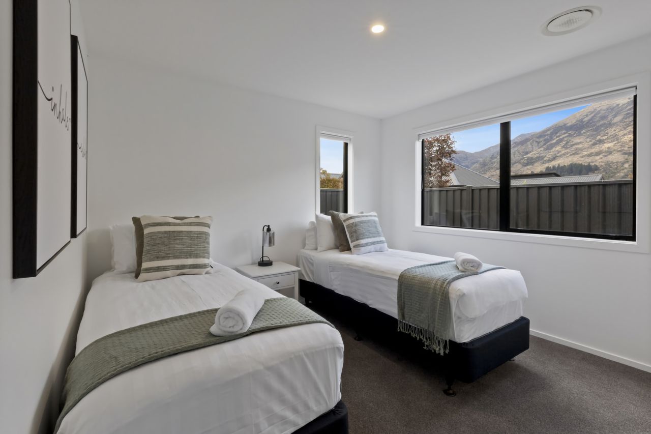 Bedroom 4 - twin room