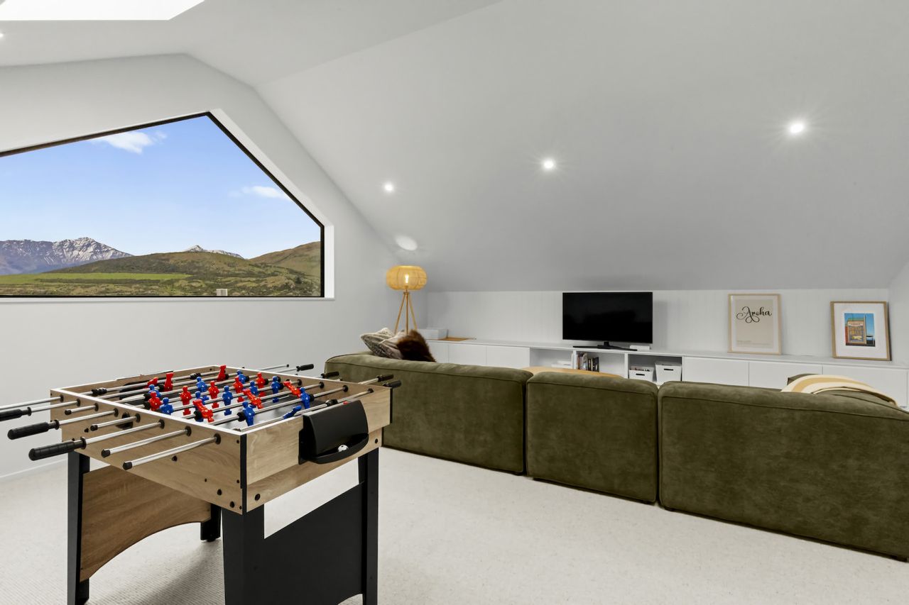 2nd living area with mountain views