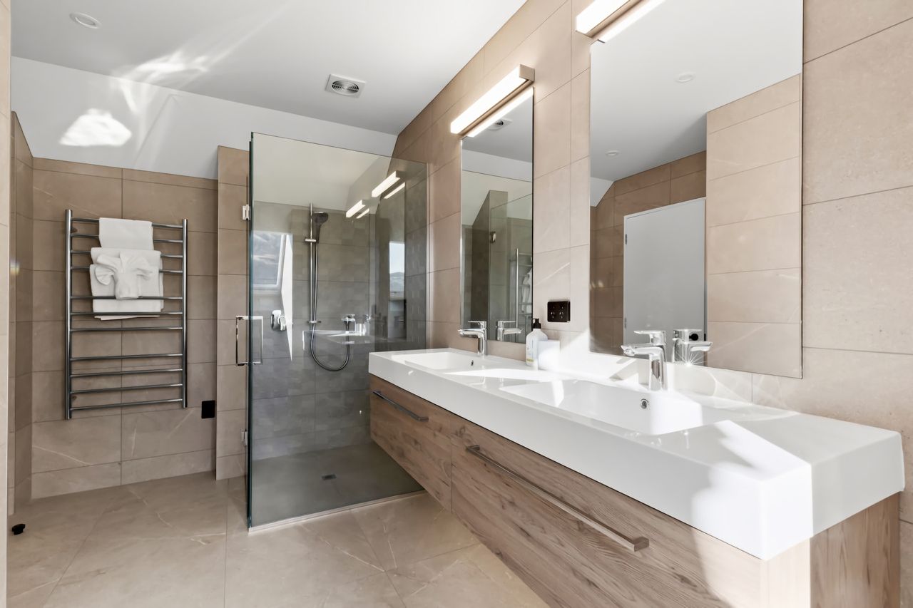 Master Ensuite bathroom